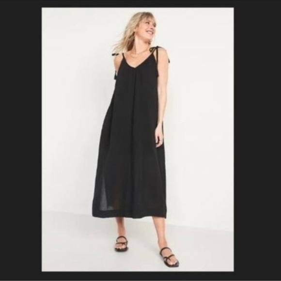 Old Navy Dresses & Skirts - Old navy medium nwt black terry cloth dress maxi 🦒